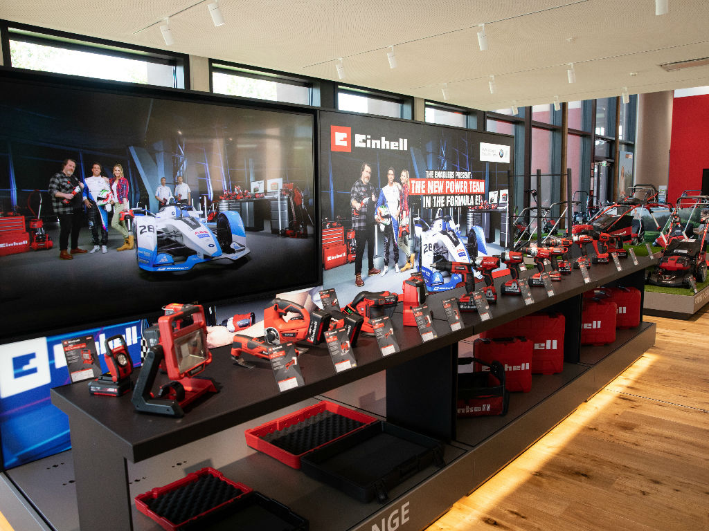 Exhibition area with hand-guided tools in the Einhell Welt.