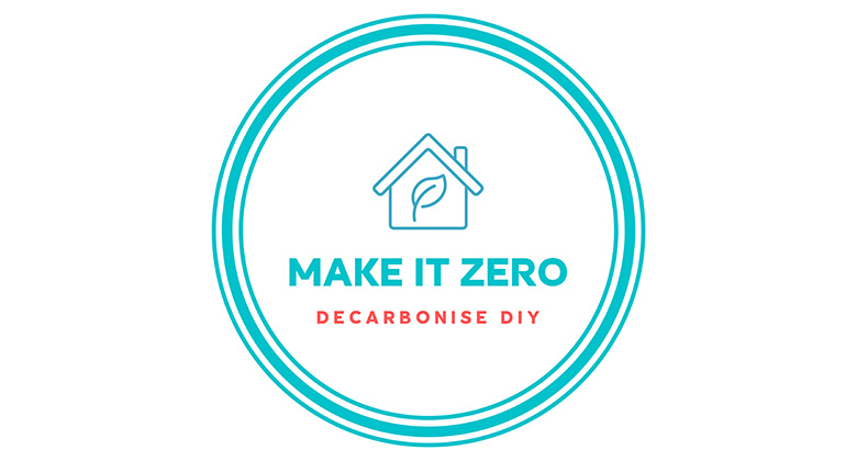 Logo von "Make it Zero" mit Haus und Blatt-Symbol, darunter der Text: „MAKE IT ZERO – DECARBONISE DIY“.
